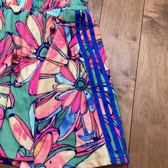 Adidas Originals x Farm Bananas Flared mini Skirt S tropical floral pink NWOT - Picture 8 of 13